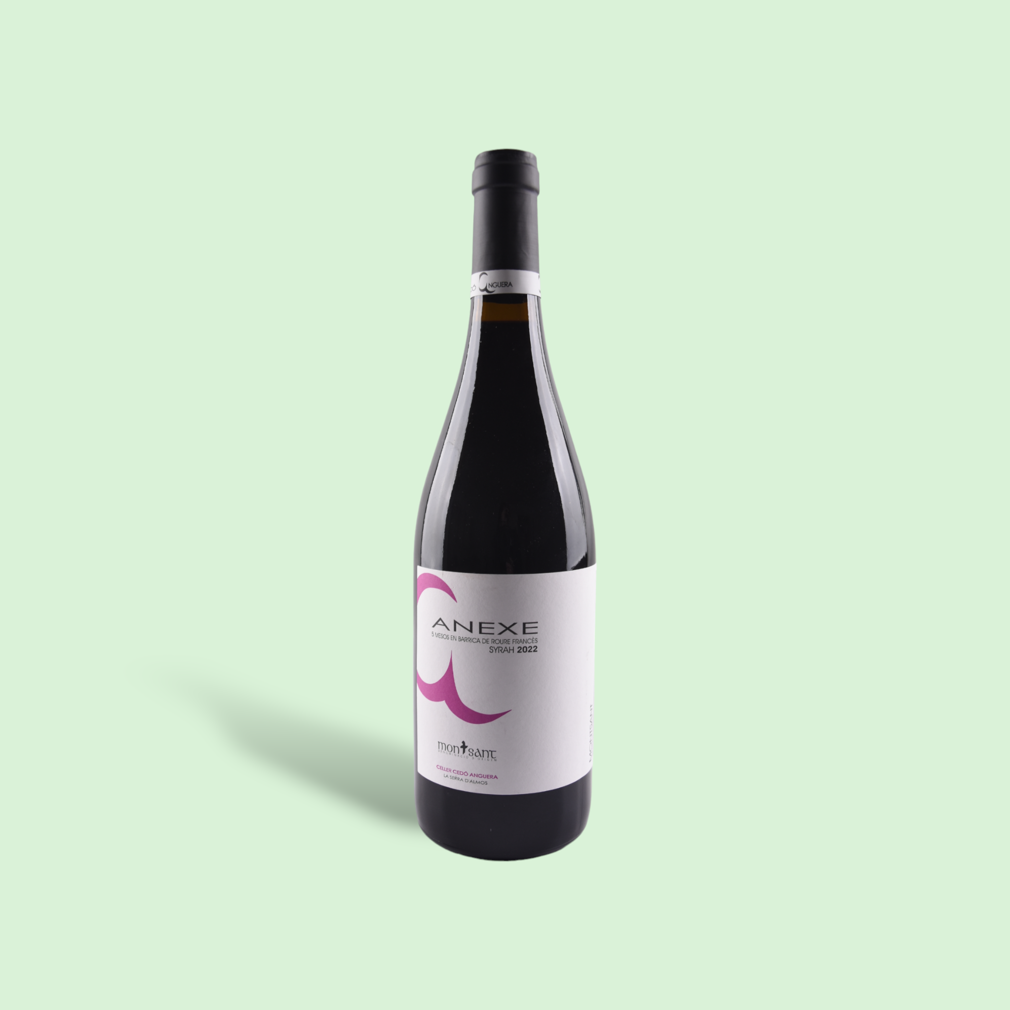 ANEXE Syrah Montsant DO 2022 – butelka wyrazistego czerwonego wina ze szczepu Syrah z regionu Montsant, dojrzewającego przez 5 miesięcy w 300-litrowych beczkach z dębu francuskiego